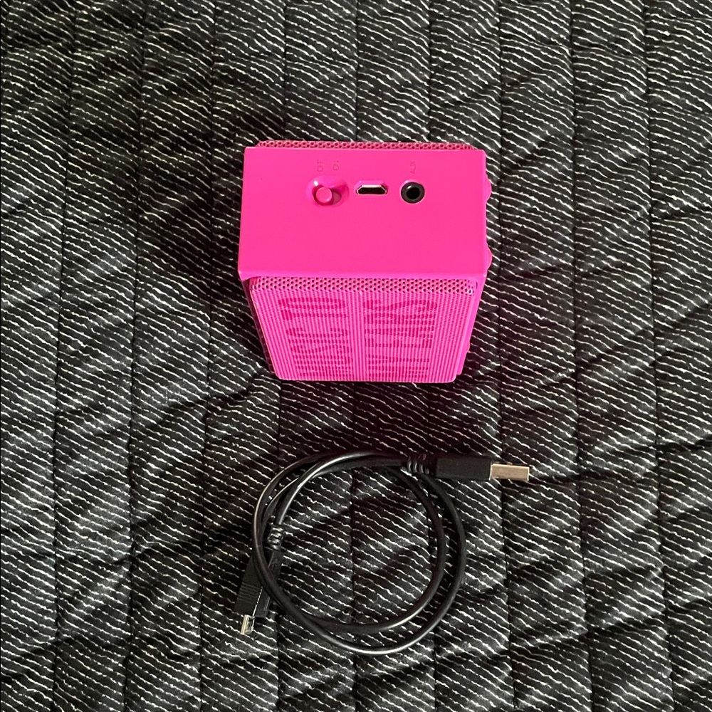 Kate Spade Pink Portable Speaker - Picture 4 of 8